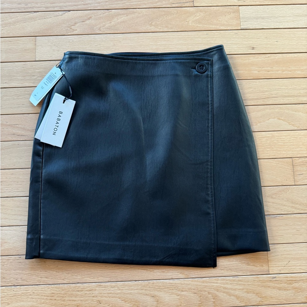 New with tags Babaton from Aritzia faux leather (pleather) skirt size 4